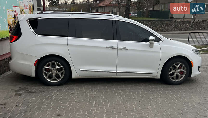 Минивэн Chrysler Pacifica 2018 в Владимире