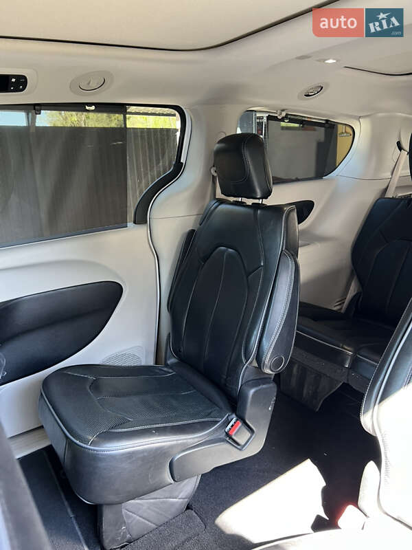 Минивэн Chrysler Pacifica 2018 в Владимире
