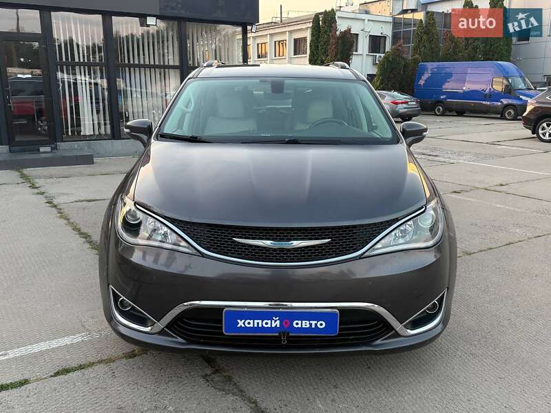 Позашляховик / Кросовер Chrysler Pacifica 2018 в Києві