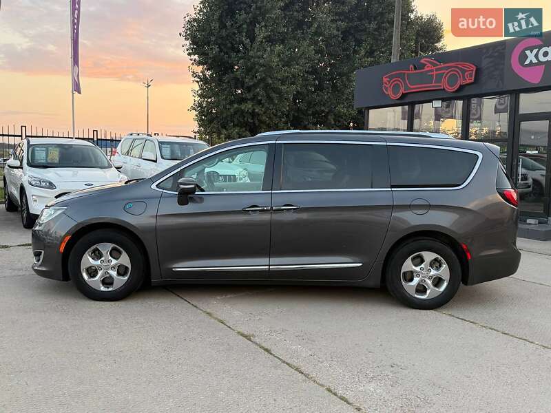 Позашляховик / Кросовер Chrysler Pacifica 2018 в Києві