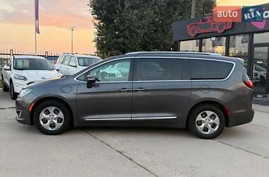 Внедорожник / Кроссовер Chrysler Pacifica 2018 в 