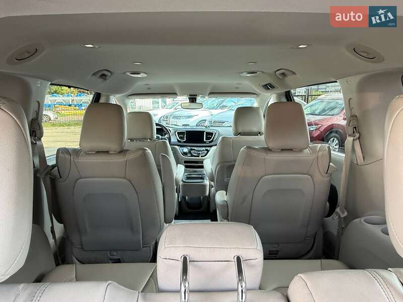 Внедорожник / Кроссовер Chrysler Pacifica 2018 в Киеве