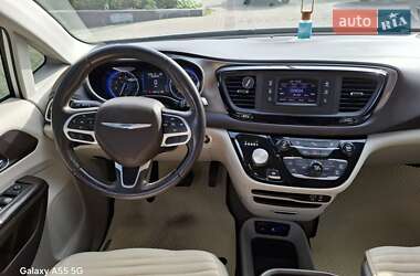 Минивэн Chrysler Pacifica 2017 в 