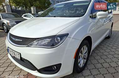 Мінівен Chrysler Pacifica 2017 в Одесі