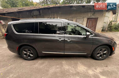 Chrysler Pacifica plus 2017