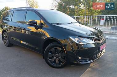 Минивэн Chrysler Pacifica 2019 в 