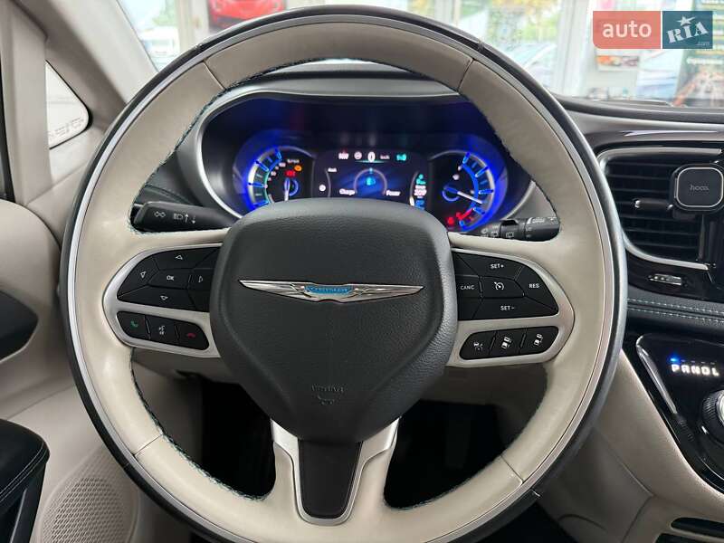 Минивэн Chrysler Pacifica 2017 в Киеве