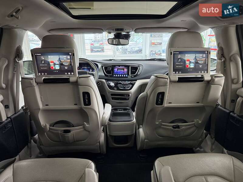 Минивэн Chrysler Pacifica 2017 в Киеве