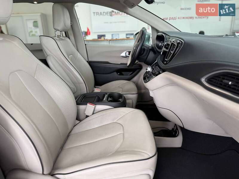 Минивэн Chrysler Pacifica 2017 в Киеве