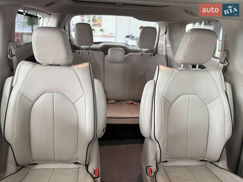 Минивэн Chrysler Pacifica 2017 в Киеве