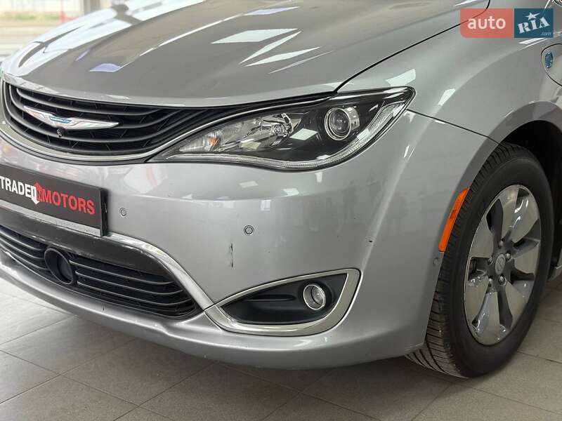Минивэн Chrysler Pacifica 2017 в Киеве