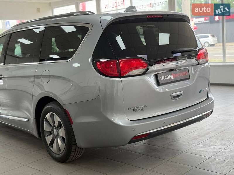 Минивэн Chrysler Pacifica 2017 в Киеве