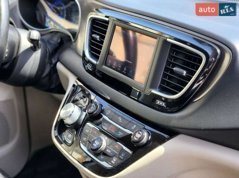 Минивэн Chrysler Pacifica 2020 в Киеве