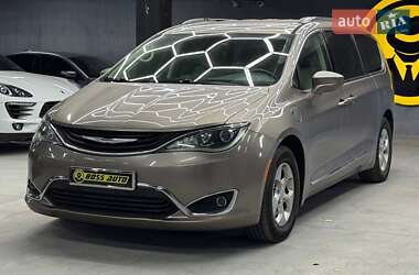 Минивэн Chrysler Pacifica 2017 в 