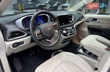 Минивэн Chrysler Pacifica 2017 в 