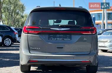 Минивэн Chrysler Pacifica 2022 в 