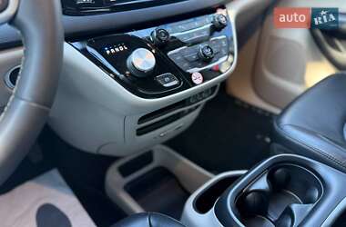Минивэн Chrysler Pacifica 2022 в Львове
