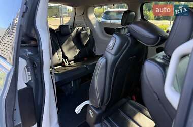 Минивэн Chrysler Pacifica 2022 в 
