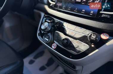 Минивэн Chrysler Pacifica 2022 в 