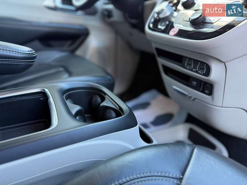Минивэн Chrysler Pacifica 2022 в Львове