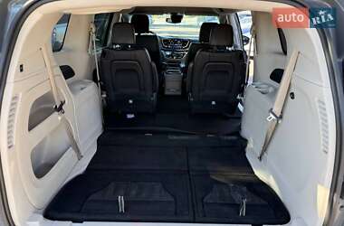 Минивэн Chrysler Pacifica 2022 в 