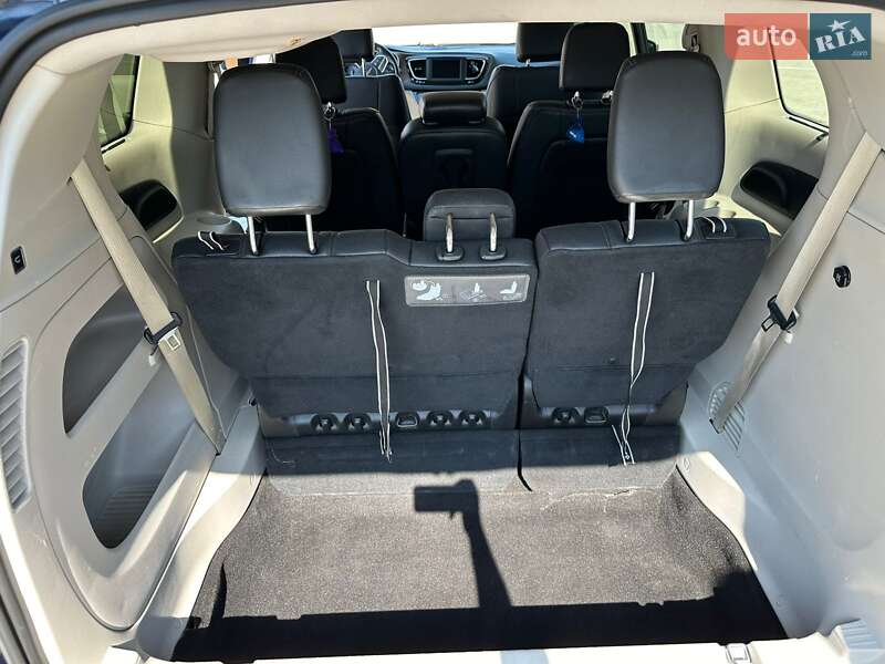Универсал Chrysler Pacifica 2018 в Нововолынске