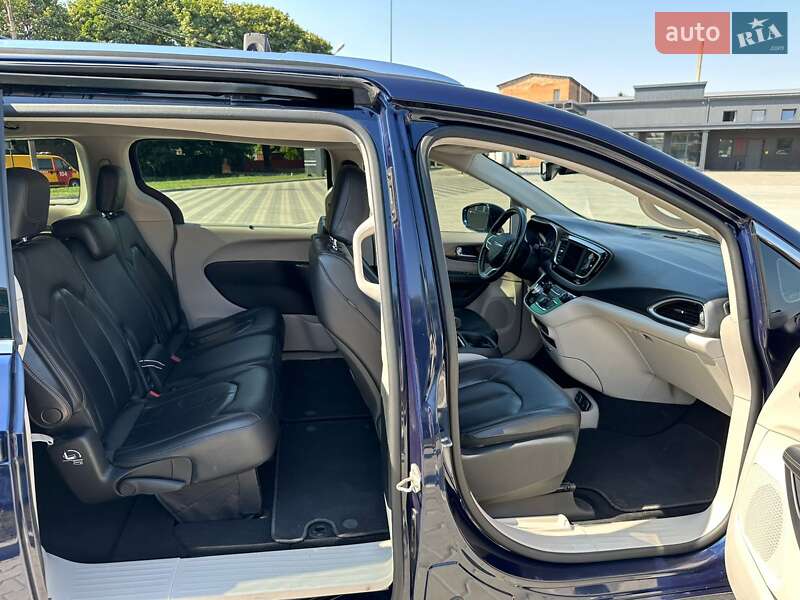 Универсал Chrysler Pacifica 2018 в Нововолынске