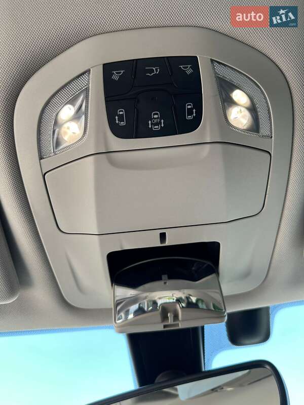 Универсал Chrysler Pacifica 2018 в Нововолынске