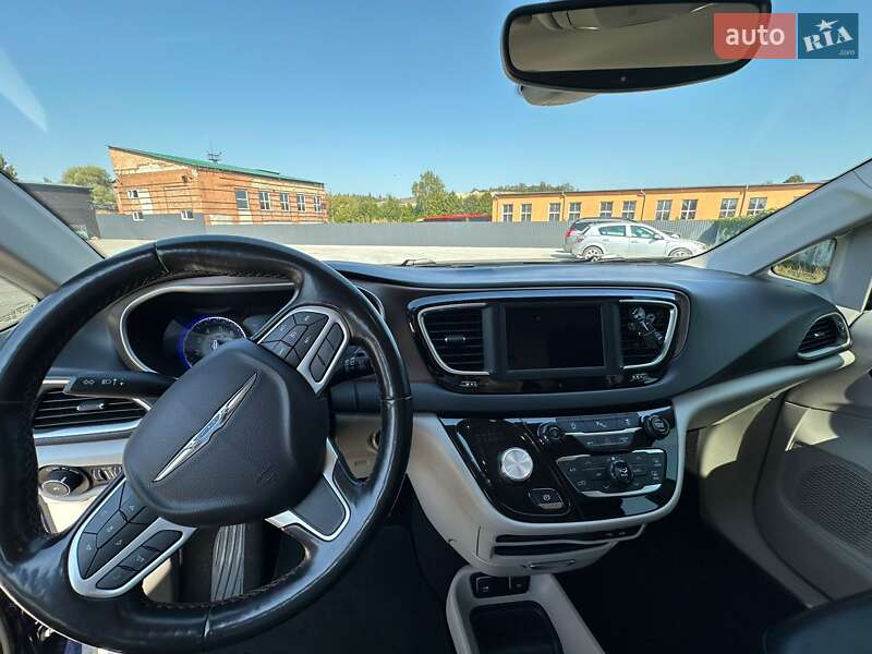 Универсал Chrysler Pacifica 2018 в Нововолынске