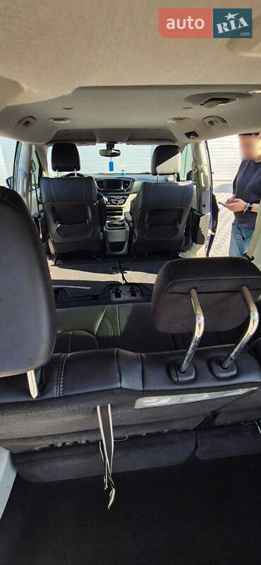 Универсал Chrysler Pacifica 2018 в Нововолынске