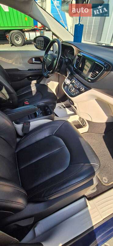Универсал Chrysler Pacifica 2018 в Нововолынске