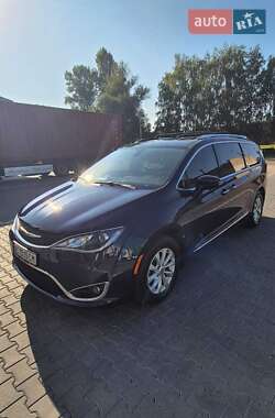 Универсал Chrysler Pacifica 2018 в 
