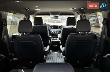 Минивэн Chrysler Pacifica 2020 в 