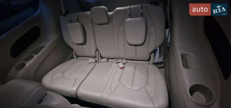Минивэн Chrysler Pacifica 2016 в Киеве