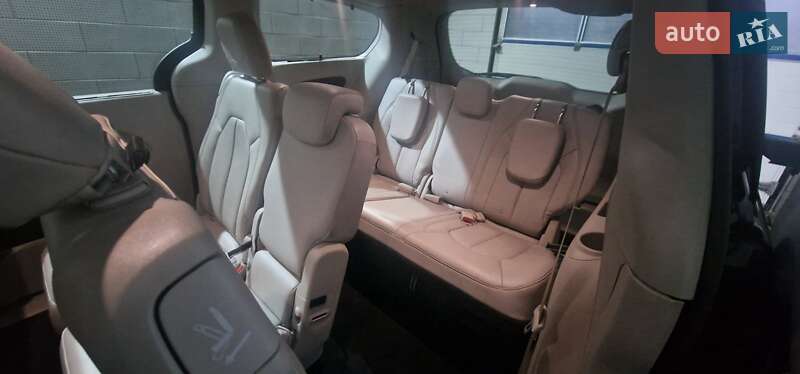 Минивэн Chrysler Pacifica 2016 в Киеве