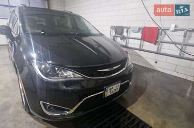 Минивэн Chrysler Pacifica 2016 в Киеве