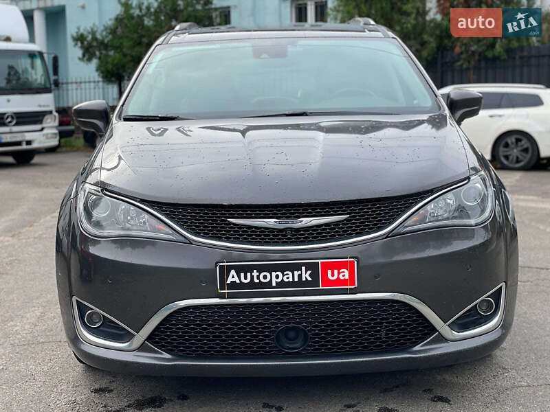 Минивэн Chrysler Pacifica 2017 в Киеве
