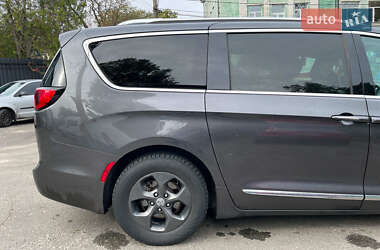 Минивэн Chrysler Pacifica 2017 в 