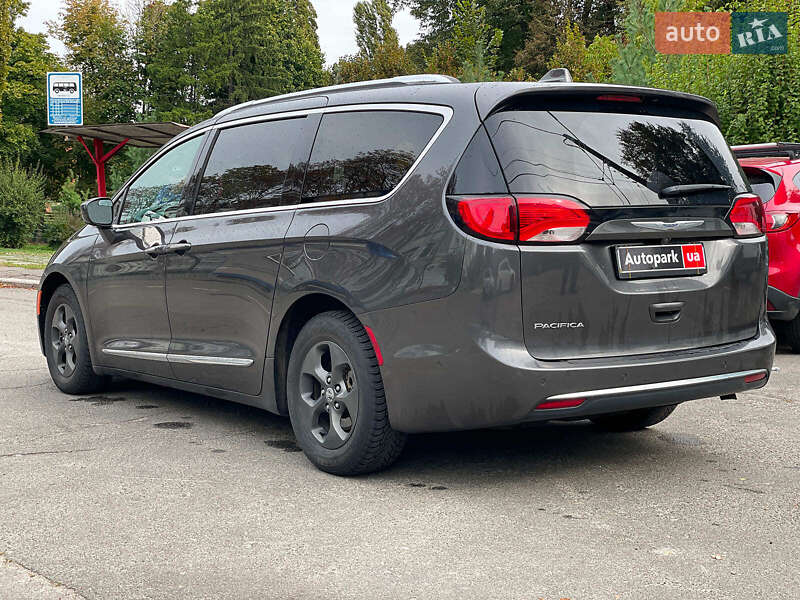 Минивэн Chrysler Pacifica 2017 в Киеве