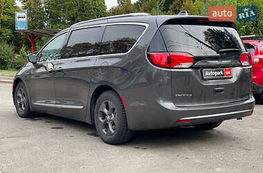 Минивэн Chrysler Pacifica 2017 в 