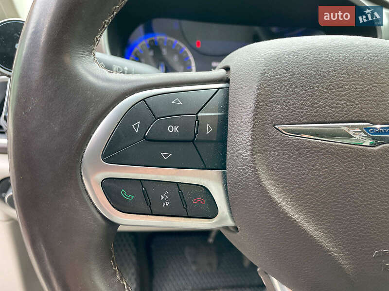 Минивэн Chrysler Pacifica 2017 в Киеве