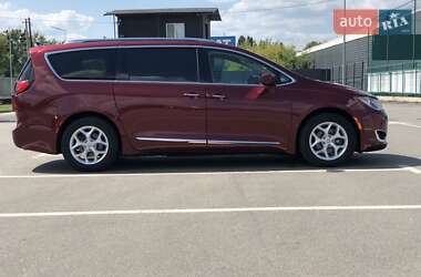 Универсал Chrysler Pacifica 2017 в 