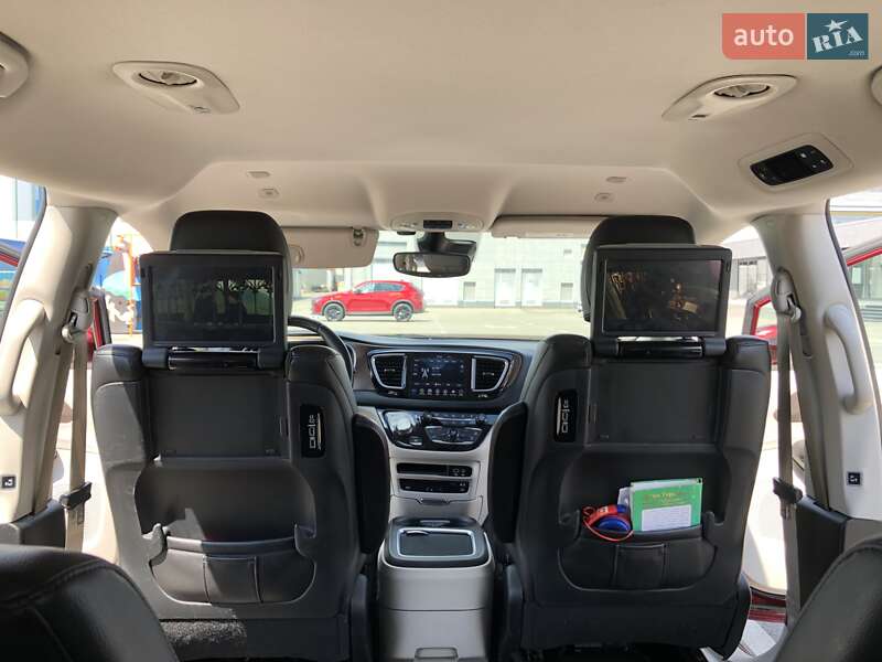 Универсал Chrysler Pacifica 2017 в Киеве