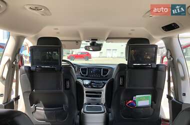 Универсал Chrysler Pacifica 2017 в 