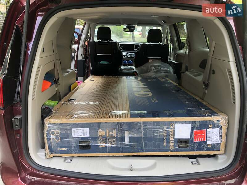 Универсал Chrysler Pacifica 2017 в Киеве