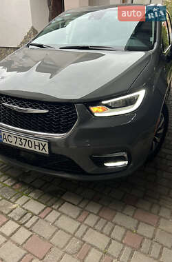 Минивэн Chrysler Pacifica 2023 в 