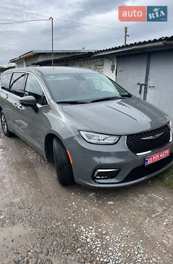 Минивэн Chrysler Pacifica 2023 в 