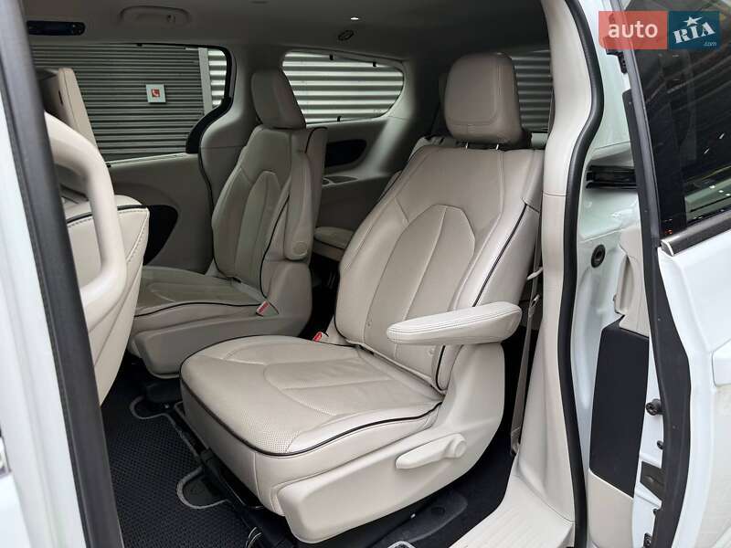 Минивэн Chrysler Pacifica 2017 в Киеве