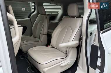 Минивэн Chrysler Pacifica 2017 в 