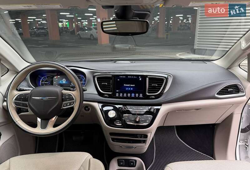 Минивэн Chrysler Pacifica 2017 в Киеве
